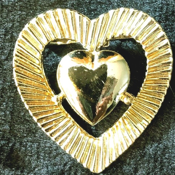 GERRYS Jewelry - VINTAGE GOLD TONE VALENTINES DAY BROOCH PIN HEART